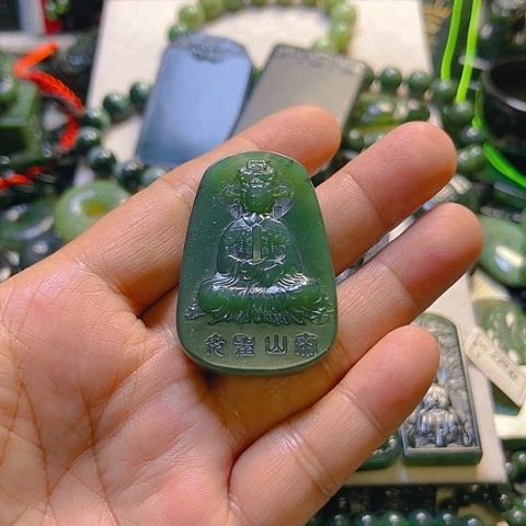 蛇纹石玉颈饰未镶嵌志*