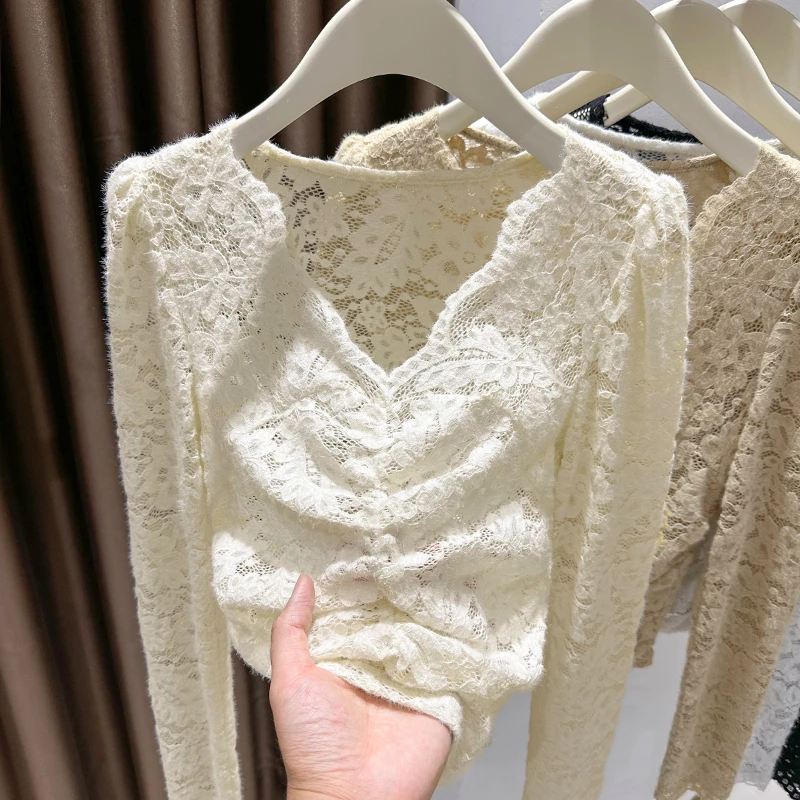 杏色软糯磨毛蕾丝打底衫女春秋V领内搭小衫抽褶长袖上衣2025新款