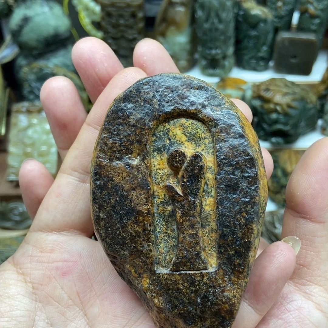 未镶嵌岫岩河磨玉（透闪石质玉）把件