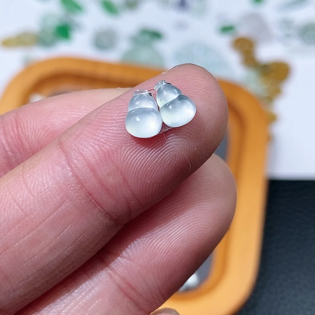 翡翠颈饰未镶嵌鲶*翡翠