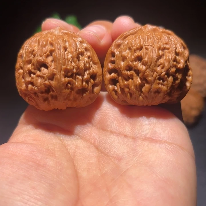 文玩核桃吊坠文玩核桃吊坠绣球38