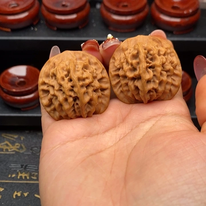 闪***宮文玩核桃吊坠秦岭秦闷35无修