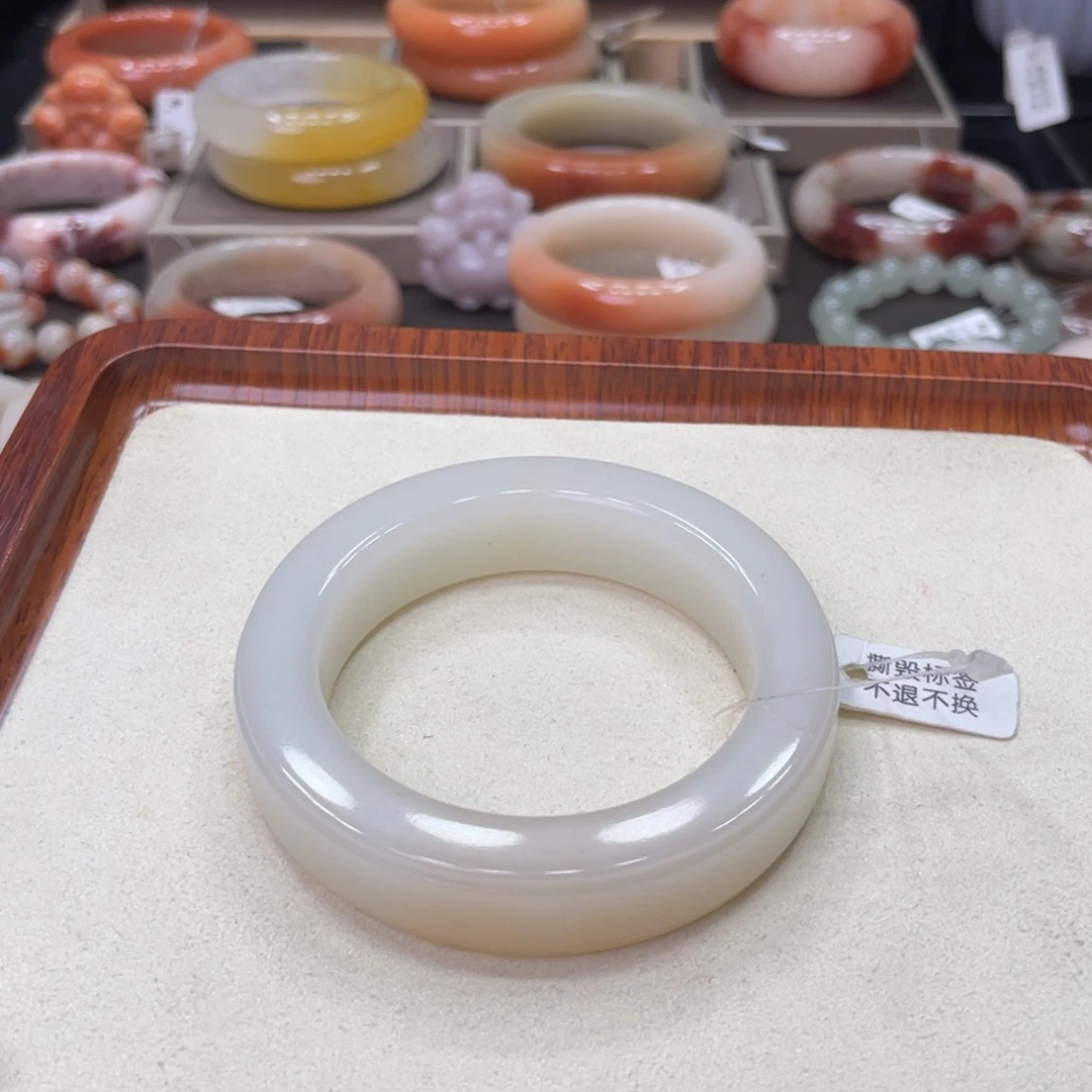 未镶嵌手镯石英岩玉啊*