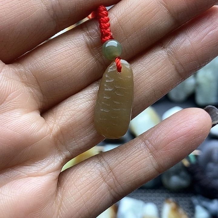 颈饰未镶嵌和田玉（糖玉）