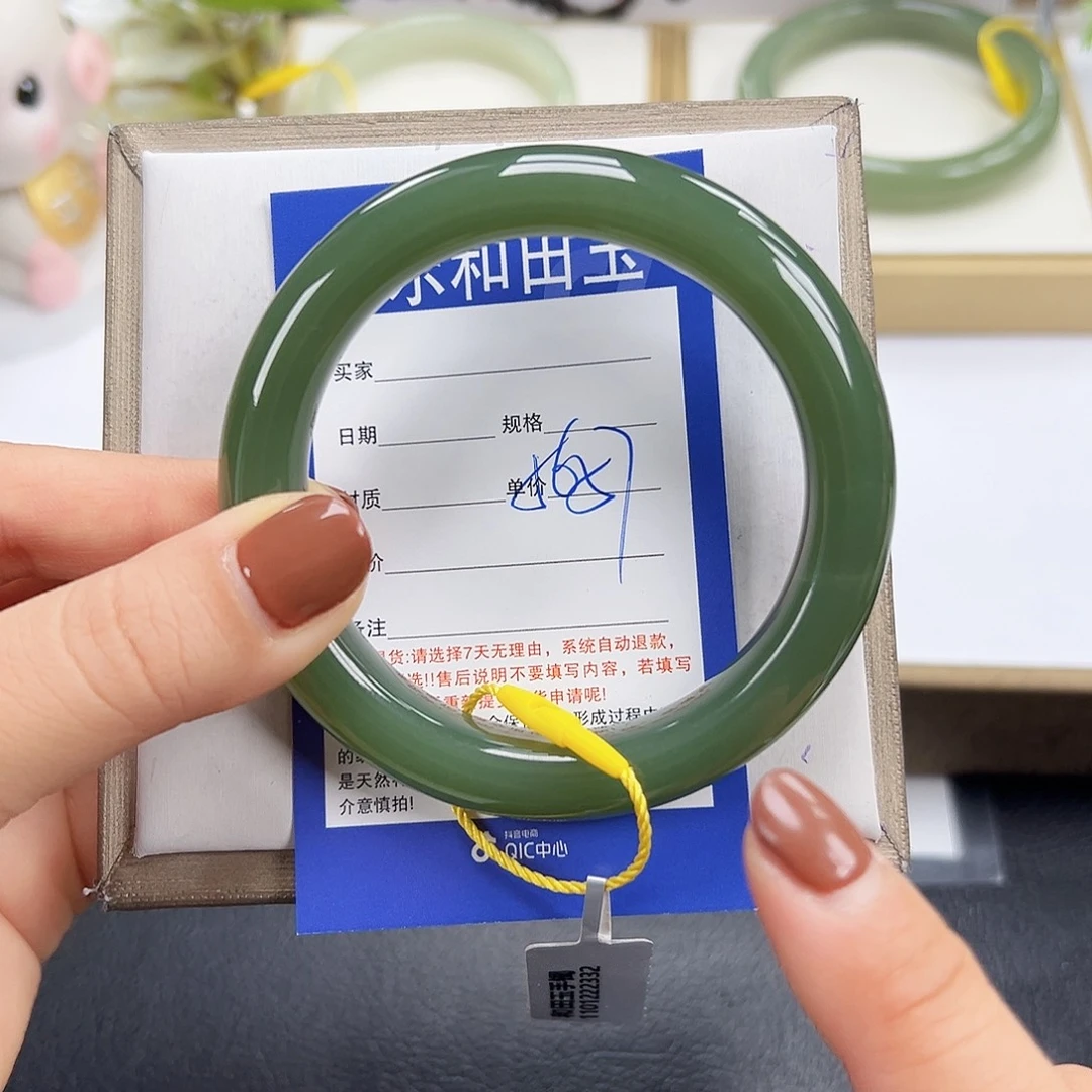 和田玉未镶嵌手镯