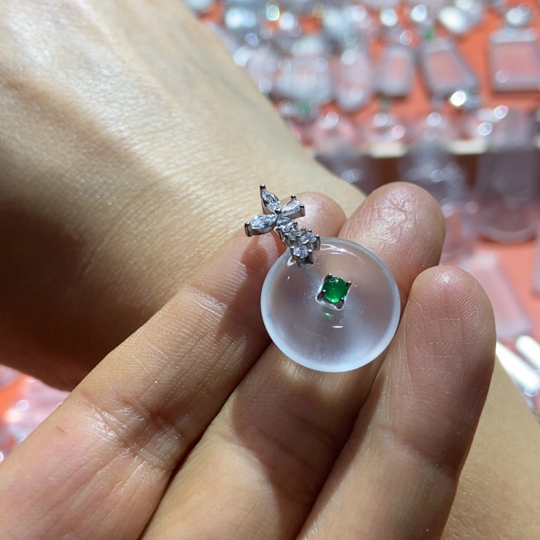 医***哥石英质玉银S925镶嵌颈饰