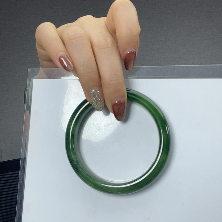 .***朗和田玉未镶嵌手镯