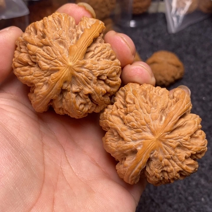 文玩核桃吊坠50球筋，克重73