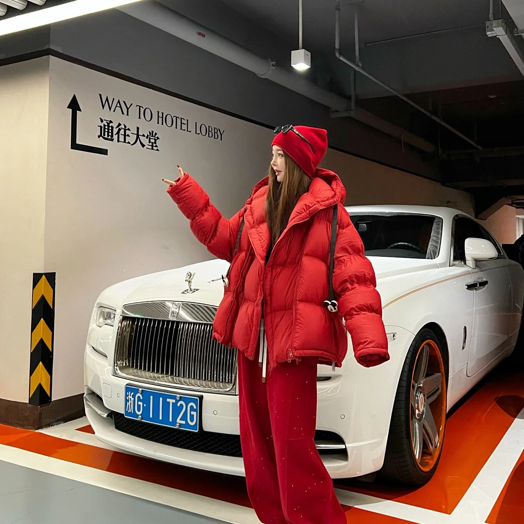 【艺艺推荐】设计款重工保暖气质红色羽绒服 S433