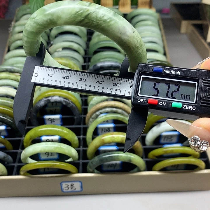 未镶嵌蛇纹石玉手镯94