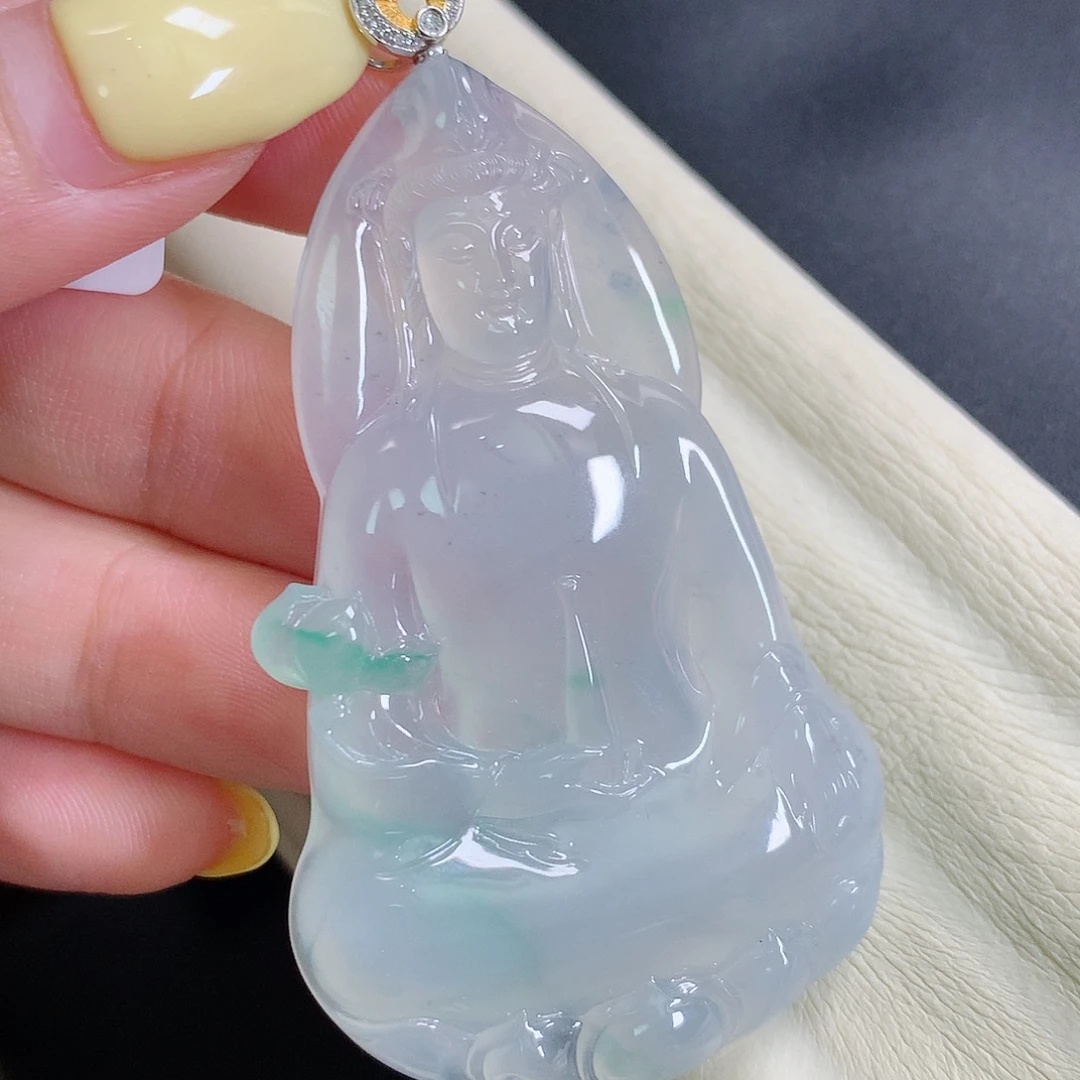 颈饰18K金镶嵌翡翠观音