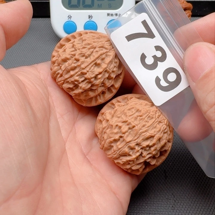 文玩核桃把件山*金牛