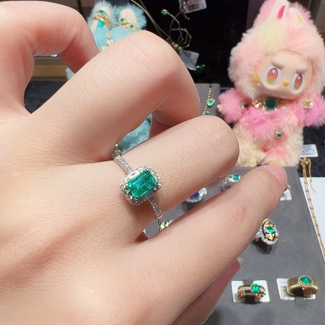 祖母绿18K金镶嵌戒指0.65ct