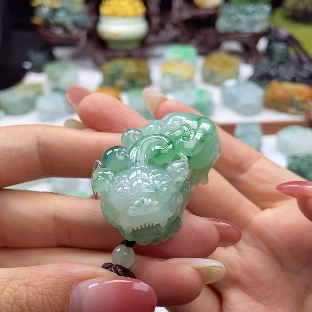 颈饰未镶嵌翡翠A9 辣绿含珠貔貅