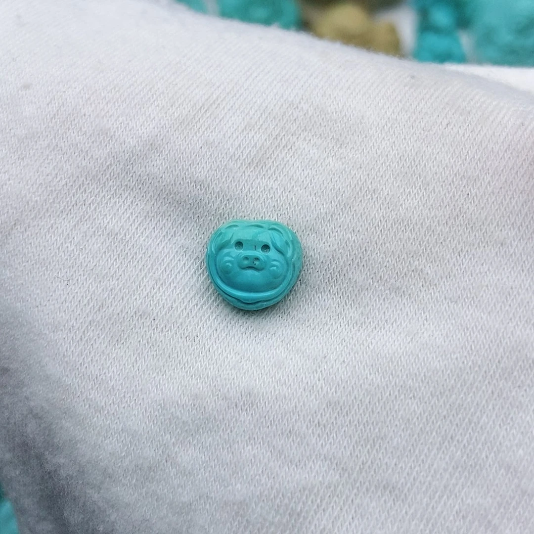 绿松石未镶嵌颈饰夕*