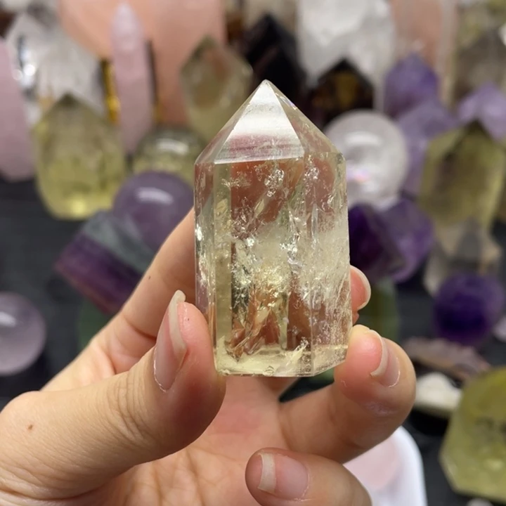 21未镶嵌水晶黄水柱碎彩