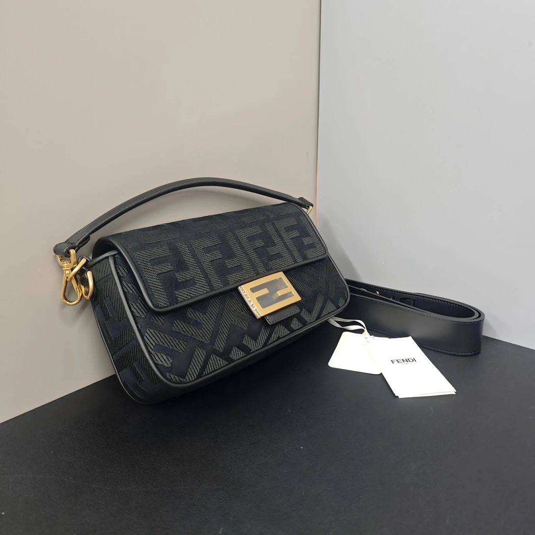 99新 FENDI/芬迪 /夏vv0926/单肩包/16674454