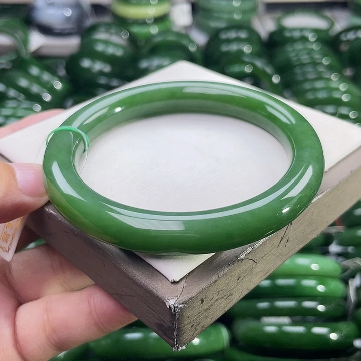 未镶嵌手镯和田玉（碧玉）