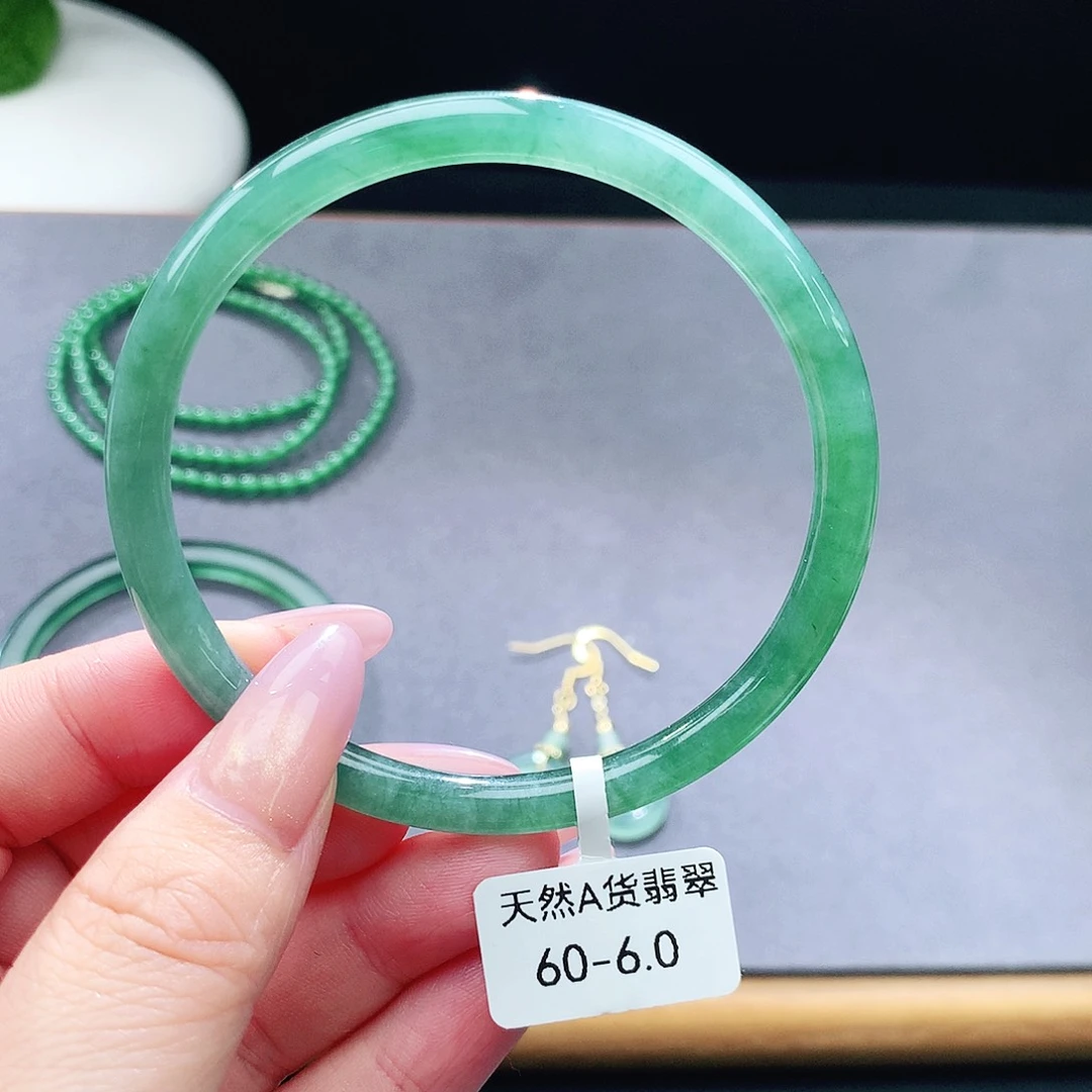 未镶嵌手镯（圆镯）翡翠