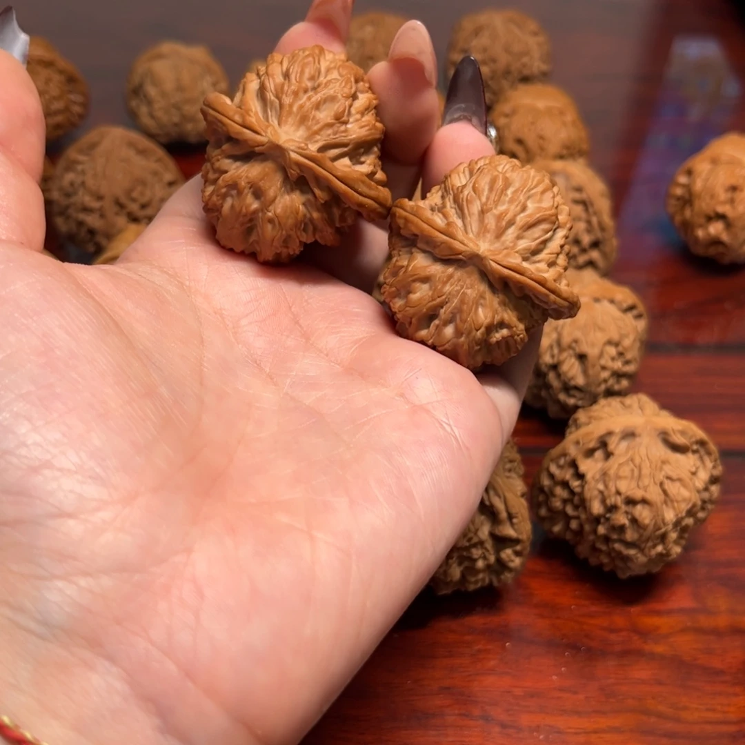 文玩核桃吊坠白狮子40