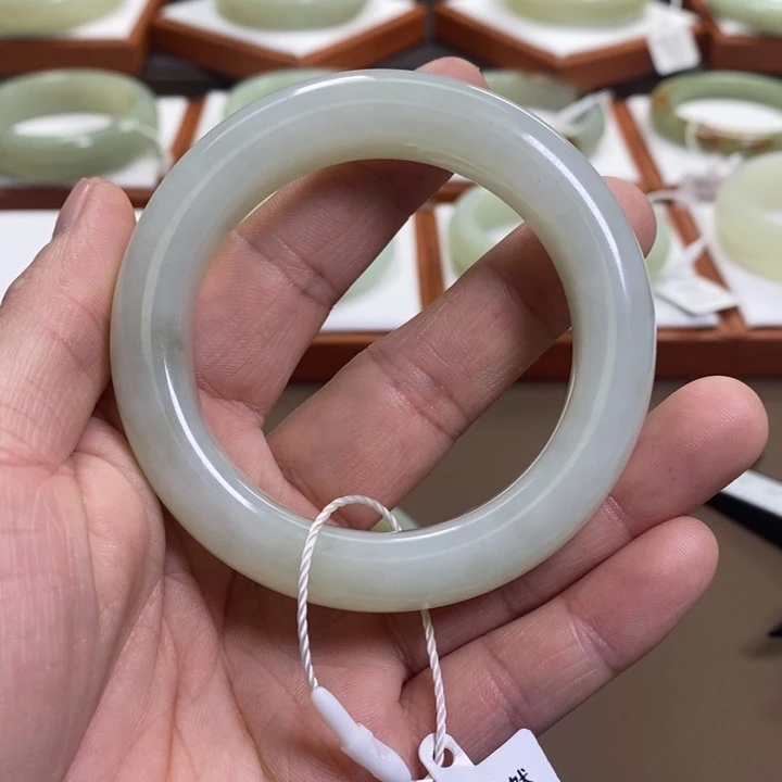 我***和田玉未镶嵌手镯