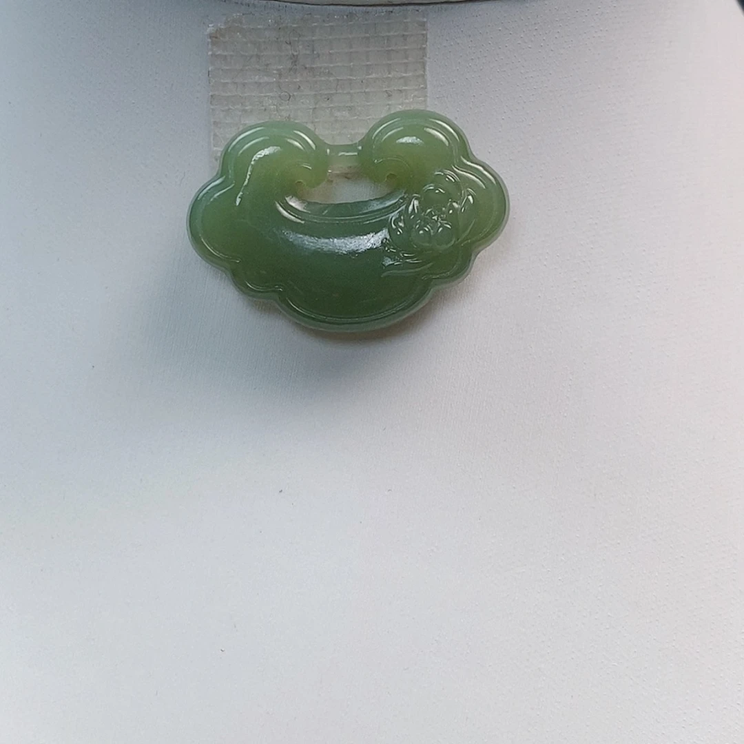 翡翠颈饰未镶嵌娜娜