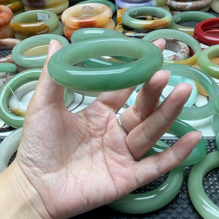 石英岩玉手镯未镶嵌英*英