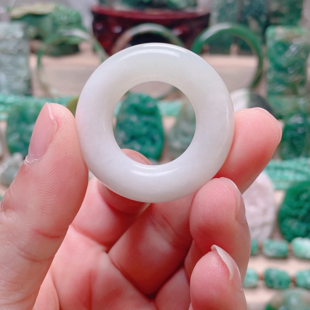 独山玉未镶嵌颈饰