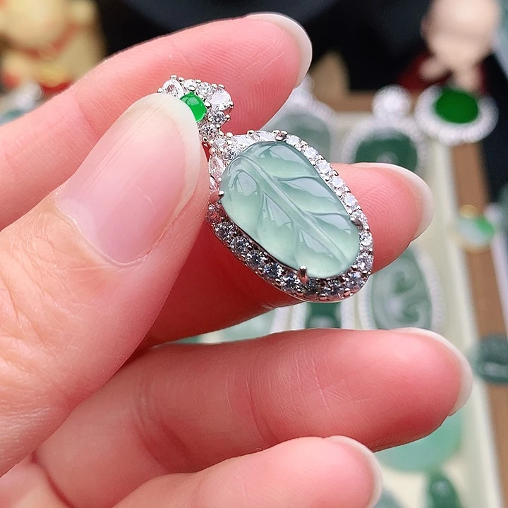 颈饰未镶嵌翡翠吊坠