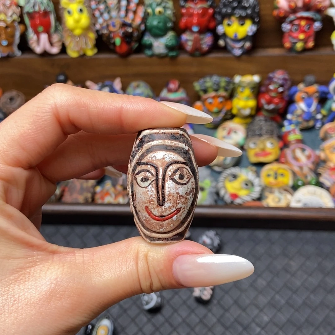 颈饰琉璃双脸桶珠