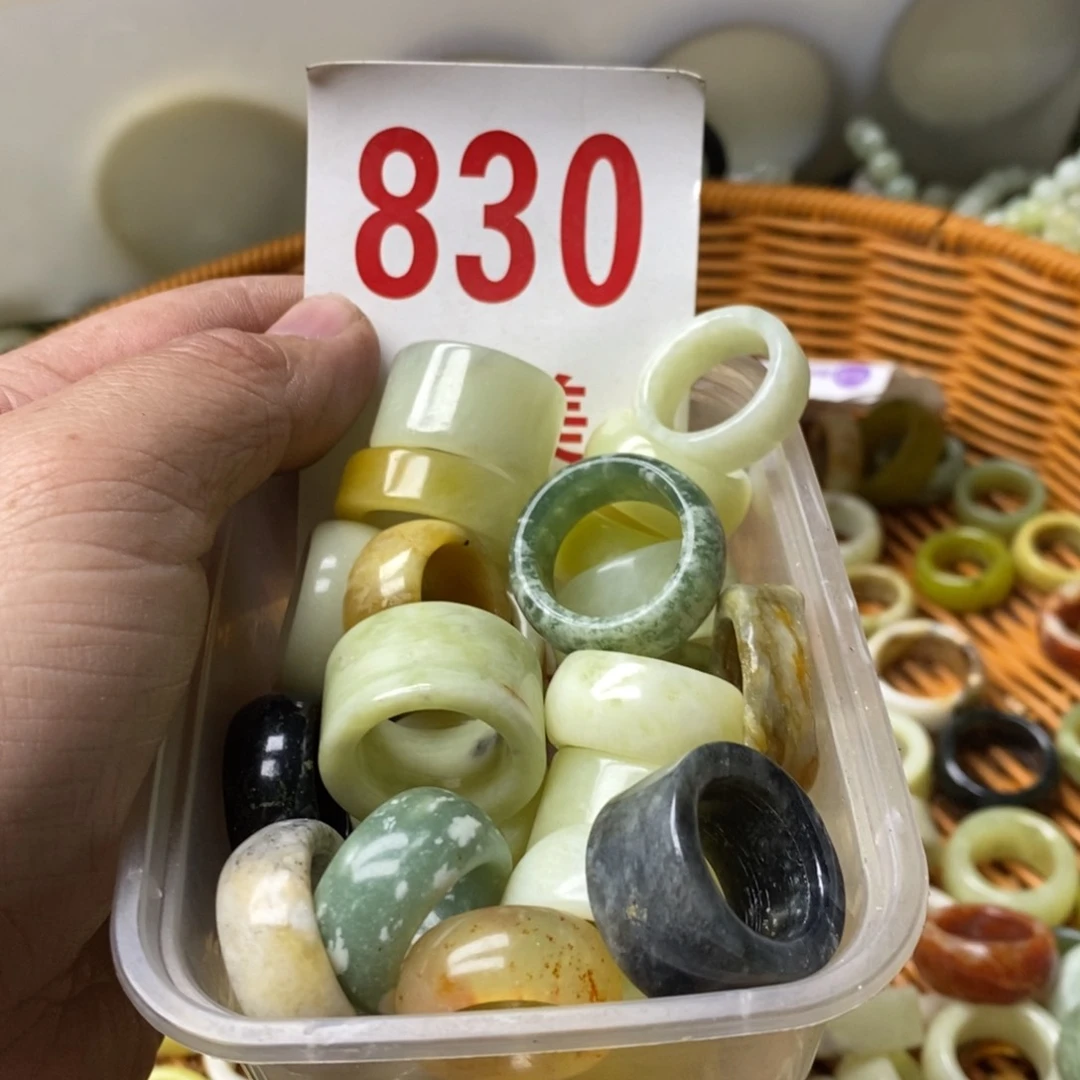 蛇纹石玉挂坠未镶嵌