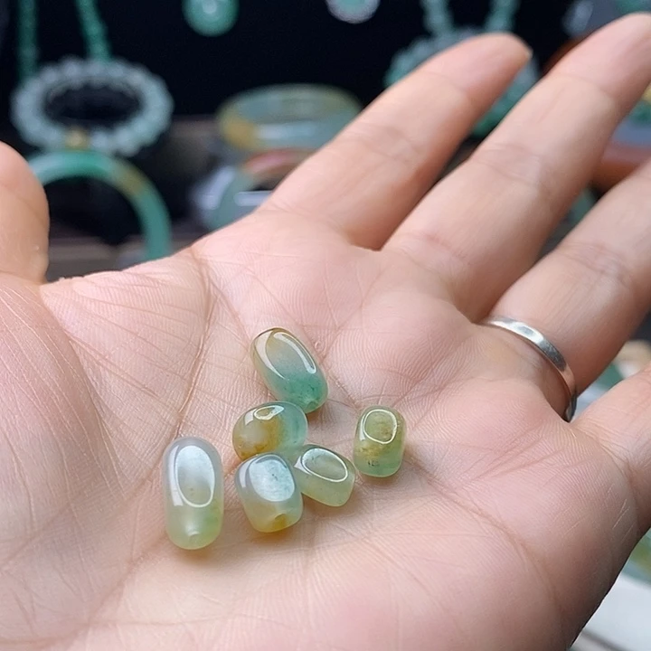 石英质玉（非洲翠）珠子未镶嵌随*记