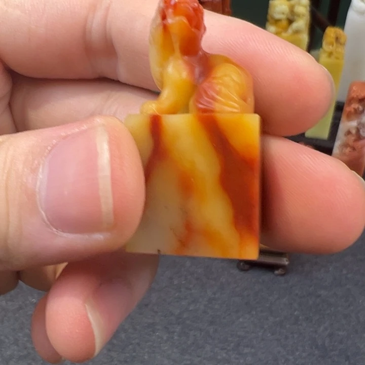 寿山石三彩芙蓉瑞兽钮