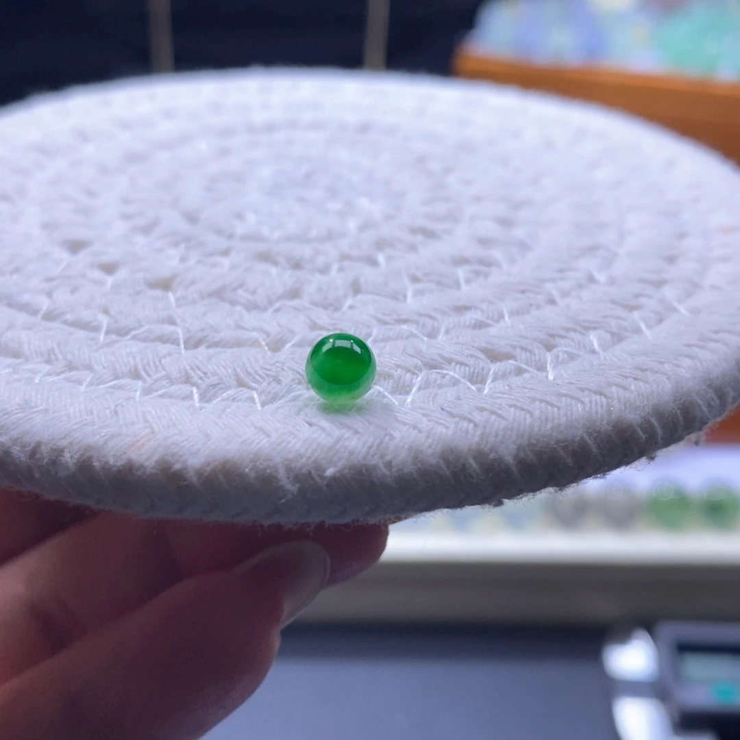 翡翠未镶嵌颈饰翡翠冰辣绿小珠