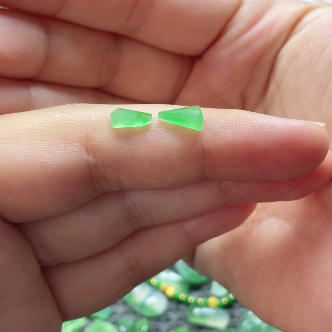 未镶嵌挂件翡翠  翡翠