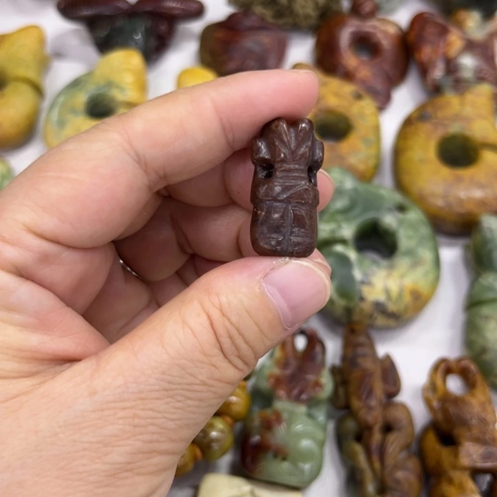 岫岩河磨玉（透闪石质玉）未镶嵌珠宝奇石