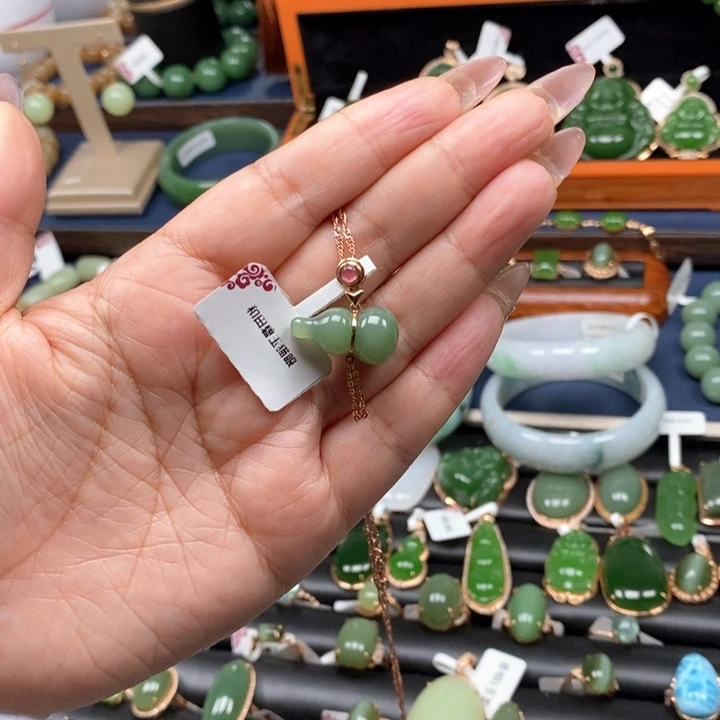 和田玉颈饰18K金镶嵌