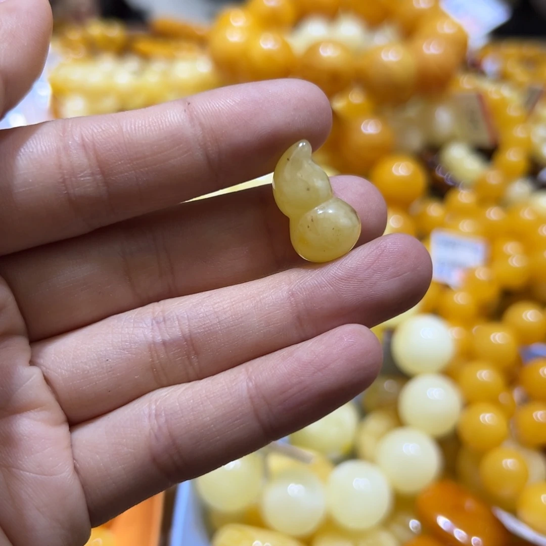 琥珀珠宝奇石未镶嵌