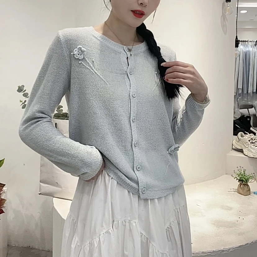 [羽奢时尚]简韩圆领剌绣百搭花朵开衫毛衣8512-1