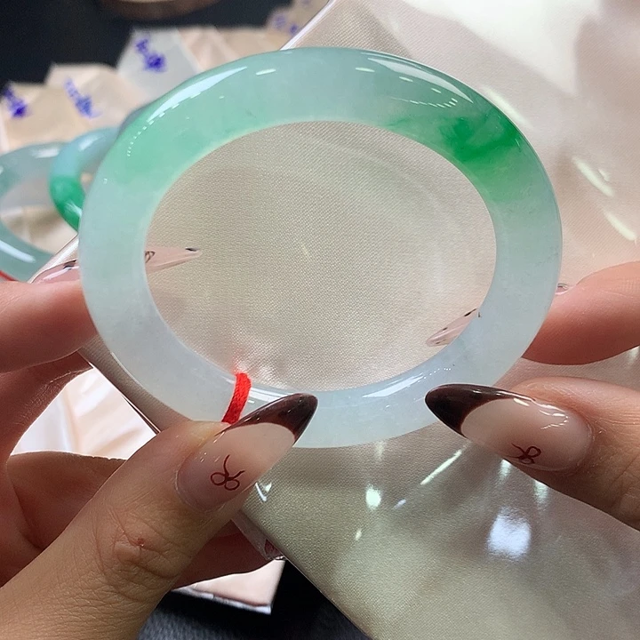 翡翠未镶嵌手镯（圆镯）22号冰种阳绿