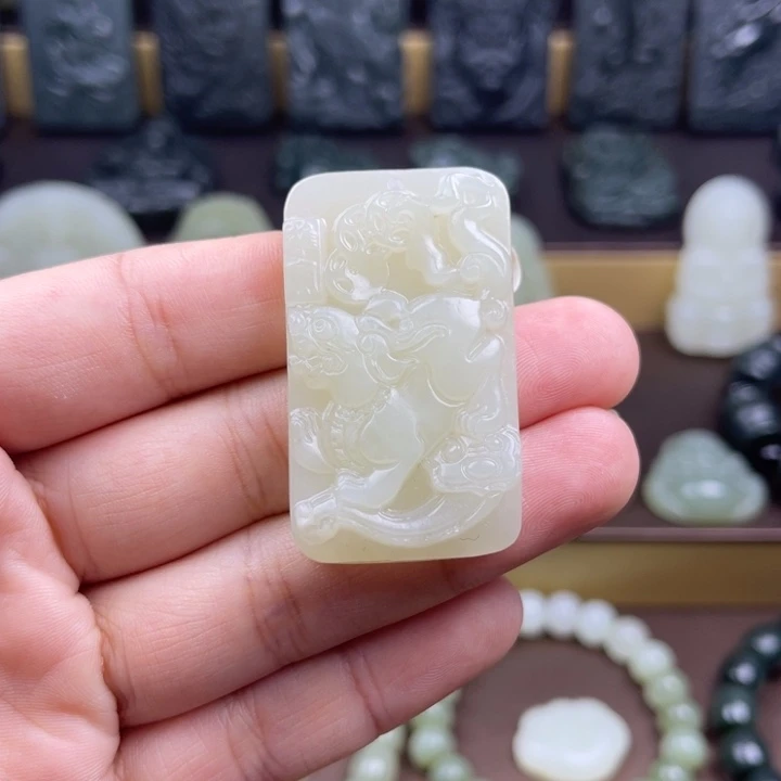 和田玉未镶嵌颈饰