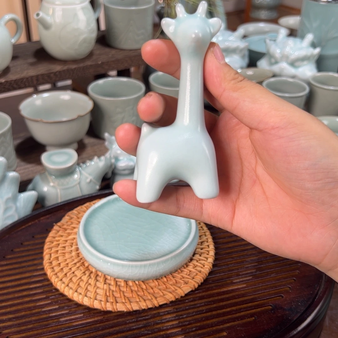 张***⁸精品玉青小鹿。