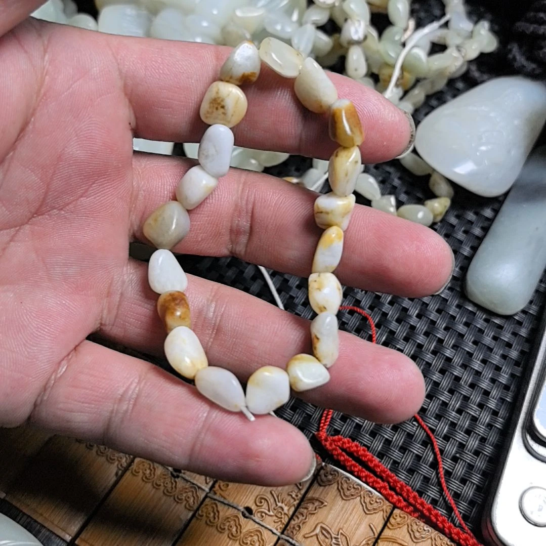 杀***员和田玉未镶嵌手链