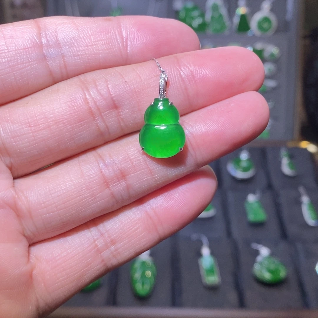 翡翠18K金镶嵌吊坠(不含链)葫芦