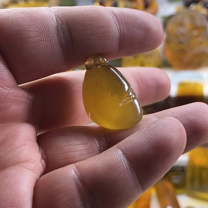 未镶嵌琥珀珠宝奇石臭*贝吊坠