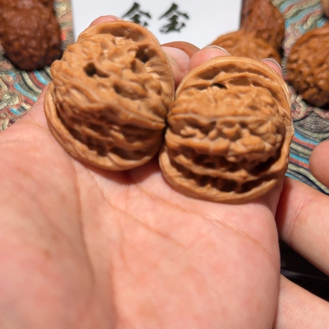 把件核桃631顺风耳，尺寸40 41 34