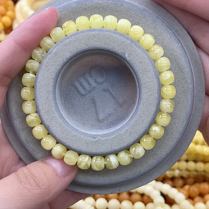 蜜蜡未镶嵌珠宝奇石