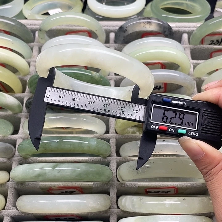 蛇纹石玉未镶嵌手镯232