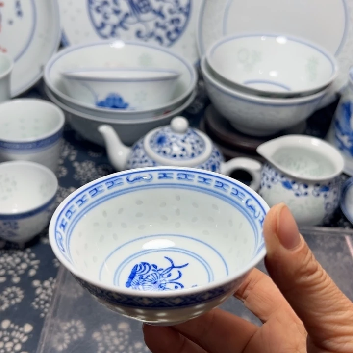 青花玩玉兰花小茶碗