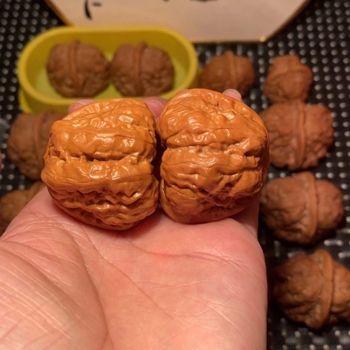 文玩核桃把件开背大腿